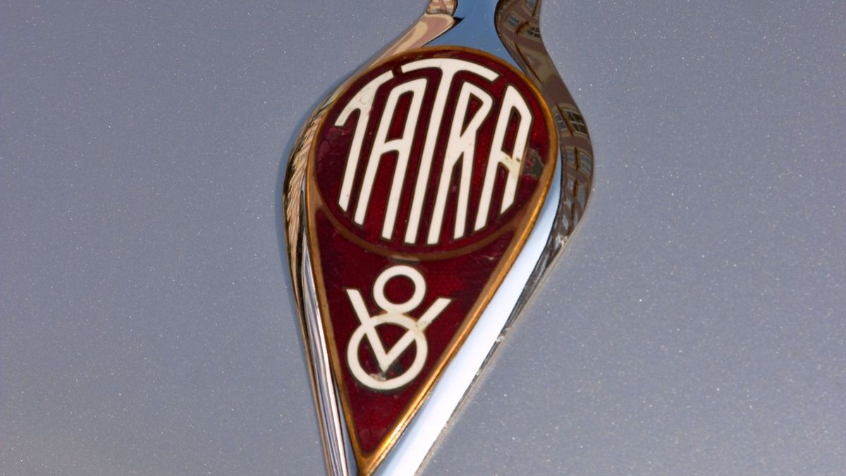 Částí Moravskoslezského kraje projede více než 130 historických aut značky Tatra